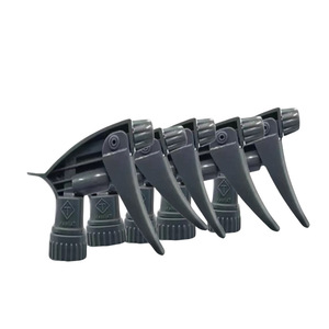 Cabezal de pulverización de plástico negro en forma de T para herramientas de limpieza de automóviles, hecho en Taiwán - Product Image 3