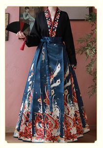 Conjunto de dos piezas <span class=keywords><strong>Hanfu</strong></span> rojo Falda elegante con cara de caballo bordada con parte superior blanca Ideal para eventos culturales - Product Image 5