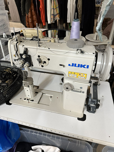 JUKIS-Máquina de <span class=keywords><strong>coser</strong></span> de <span class=keywords><strong>transporte</strong></span> para hacer bolsas de mano con recortadora de hilo automática, máquina de <span class=keywords><strong>coser</strong></span> con 3 postbed 3 - Product Image 3