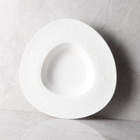 Vaisselle de qualité hôtelière, passe au lave-vaisselle, assiettes et plats modernes pour restaurant, assiette triangulaire blanche unique, assiettes à pâtes