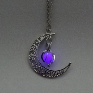 Collier lumineux de lune pour les femmes Halloween pendentif en pierre lumineuse creuse en acier inoxydable plaqué argent bijoux de charme chic - Product Image 4