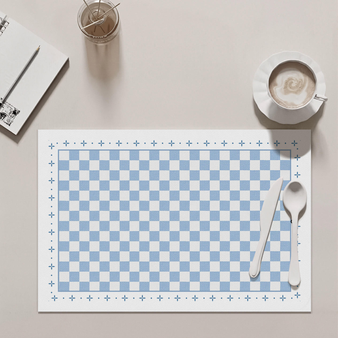 À carreaux bleus et blancs