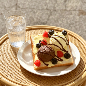 ขนมปังปิ้ง PU ขนาด 11 ซม. แบบจำลองอาหารเช้า รสเบอร์รี่ ซอสมายองเนส ขนมปังจำลองสำหรับตกแต่งร้านกาแฟ พร้อมช้อนตัก 2 ช้อน รสวานิลลา ขนมปังนุ่ม แพนเค้กปลอม - Product Image 6