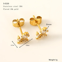 Anting-anting kancing wanita grosir OEM custom, baja tahan karat, bentuk hati bunga berongga, zircon berkualitas tinggi, pita