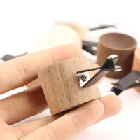 Diffuseur de parfum pour voiture en noyer noir avec clip de ventilation, design gravé, support en bois écologique, pierre volcanique, parfum longue durée