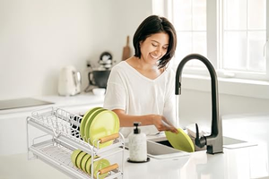 Organisateur de rangement coulissant de style japonais pour vaisselle, ustensiles, bols et assiettes, avec poignée en bois pour armoire - Product Image 4