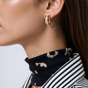 Pendientes Huggie Chapados en Oro con Circonitas en Forma de C, Luna y Estrella para Mujer, Joyería de Moda para Fiesta, Acero de Titanio 18K Irregular - Product Image 2