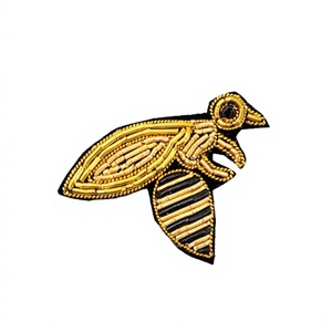 INSIGNIA BORDADA DE SEDA DISEÑO DE ABEJA - Product Image 1