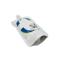 Pochettes souples personnalisées avec bec verseur pour liquides, sacs d'emballage alimentaire en plastique de qualité alimentaire pour jus et boissons