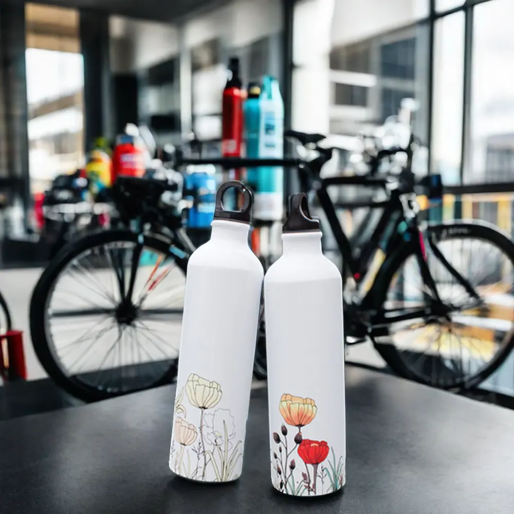 Garrafa de água para bicicleta de alumínio com logotipo personalizado impresso, garrafa de água para beber por sublimação, bebidas esportivas para adultos e campistas, mudança de cor