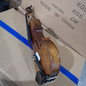 Violín <span class=keywords><strong>Stradivari</strong></span> Clásico Personalizado a Precio de Fábrica, Tapa de Abeto Natural Flameado, Fondo y Lados de Madera de Brasil, Arco de Arce - Product Image 5