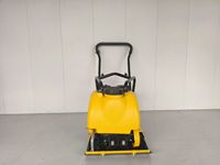 Compacteur de sol économique et compact à conducteur marchant NPC80 avec plaque de base en acier et réservoir d'eau
