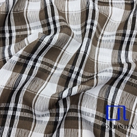 Offre Spéciale 100% Polyester cationique doux au toucher à rayures verticales popeline tissu teint en fil pour les robes des femmes technique tissée