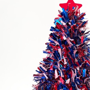 Sombrero de fiesta con forma de árbol de Navidad en colores rojo, azul y plateado, con decoración de estrellas, para disfraz navideño o accesorio para fotos. - Product Image 4