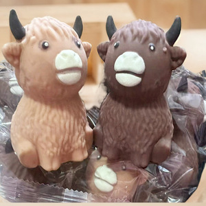 Jouet à presser et à calisser pour enfants, Vache des Highlands écossaise, Gadget anti-stress à la maltose, Jouet de décompression pour la paume de la main - Product Image 6