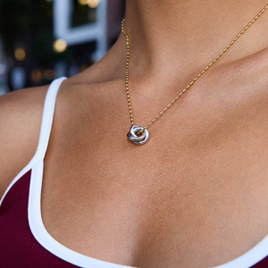 Collier en acier inoxydable avec design entrelacé, chaîne à perles dorées, plaqué or 18 carats, pendentif élégant pour un look tendance - Product Image 3