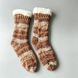 Chaussettes pantoufles doublées en sherpa avec logo personnalisé pour <span class=keywords><strong>femmes</strong></span>, chaussettes d'hiver épaisses, chaudes, en tricot, moelleuses, avec grip antidérapant, faible MOQ - Product Image 5