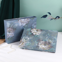 Boîte cadeau en carton gris avec impression quadricolore, biodégradable et recyclable, pour boutique, logo personnalisé