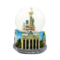 Boule de neige en verre de résine Berlin Crystal, ornement artisanal architectural de table, décor de bureau avec monument de la ville