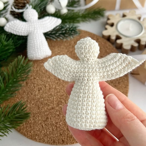 Venta al por mayor de encantadores juguetes infantiles: Accesorios colgantes de ganchillo a mano, llaveros Amigurumi de paloma de la paz y llaveros de ángel hechos a mano - Product Image 1