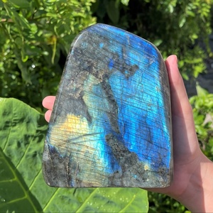 Vente en gros de pierre <span class=keywords><strong>Labradorite</strong></span> bleue polie de forme libre pour décoration cadeaux sculpté gravure souvenir d'amour - Product Image 2
