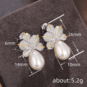 Orecchini a Perno con Perle a Forma di Foglia per Donne, Gioielli Eleganti e Scintillanti per le Orecchie - Product Image 4