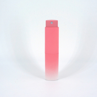 Offre Spéciale 8ml En Plastique Parfum Vaporisateur Triangle Twist-up Atomiseur Cosmétiques Shampooing Pompe Spreayer Écran Impression Surface