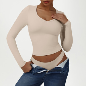 Vêtements de yoga à manches longues moulants col en V haut de <span class=keywords><strong>sport</strong></span> sexy T-<span class=keywords><strong>shirt</strong></span> de course et de fitness à séchage rapide pour femmes - Product Image 2