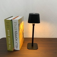 Lampe de table sans fil personnalisable, réglable et rechargeable, pour projets hôteliers et commerciaux haut de gamme, décoration de luxe pour hôtel