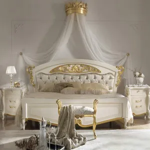 Mobiliário de dormir clássico, cama queen tamanho branco e dourado com varanda