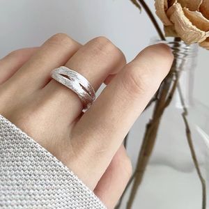 Anillo de Plata de Ley S925 con Diseño Geométrico Abierto para Uso Diario de Mujer - Product Image 1