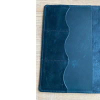 Housse de carnet portable en cuir véritable pliable avec cordon élastique et impression en relief