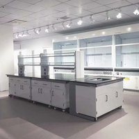 Mesa de Laboratorio con Superficie de Resina Fenólica, Resistente a Ácidos y Álcalis, con Tomas de Corriente y Estante para Reactivos