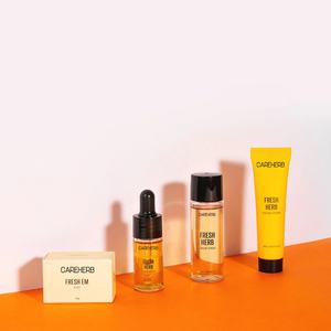 Kit de Soins Coréens Format Voyage Éclaircissant Anti-rides Tonique Sérum Crème Savon EM Kit aux Herbes Fraîches - Product Image 1