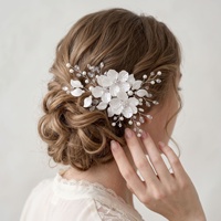 Élégante Pince à Cheveux Nœud Floral avec Perles Blanches et Strass, Grand Ruban, Accessoire de Mariée Personnalisé pour Coiffure de Mariage