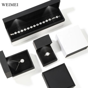 WeiMei Factory Wholesale Black PU Leather Led Light Jewlery Ring <strong>Box</strong> <strong>White</strong> Lamp Luxury With Lights Bulb Packaging <strong>Jewellery</strong> <strong>Box</strong> - Product Image 5