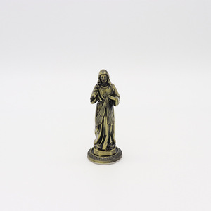 Estatuilla de Cruz de Metal dorado 3D Retro Vintage creativa, fundición de joyería de lujo, decoraciones de escritorio para el hogar, grabado elegante en relieve - Product Image 6