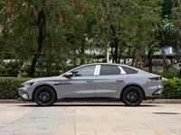 BYD Han Électrique 2026 Édition Intelligente 705KM Recharge Rapide Batterie 69.7kWh 240kW Berline 5 Places Véhicules à Énergie Nouvelle