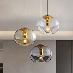 Lámpara colgante de vidrio ámbar, lámpara LED nórdica moderna con enchufe E14 para iluminación ambiental cálida en hotel, dormitorio, bistró - Product Image 1