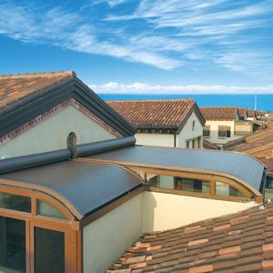 Tragaluz de listones de aluminio con aislamiento automático Diseño moderno Cortina de techo eléctrica Persiana Toldo de metal inteligente Instalación incorporada - Product Image 5