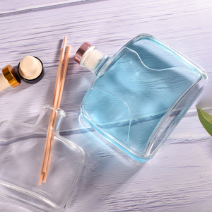 Grand flacon <span class=keywords><strong>de</strong></span> <span class=keywords><strong>parfum</strong></span> vide <span class=keywords><strong>de</strong></span> luxe 200ml 300ml 500ml <span class=keywords><strong>Diffuseur</strong></span> <span class=keywords><strong>de</strong></span> <span class=keywords><strong>parfum</strong></span> en verre Reed Aroma décoratif avec bâtonnets en fibre - Product Image 1