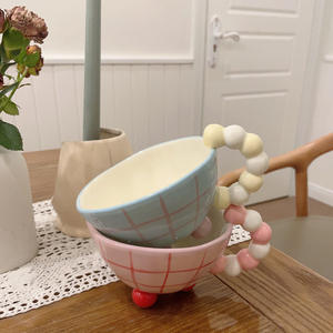 रचनात्मक फैशन बीड्स हाथ से चित्रित सिरेमिक कप एक व्यक्तिगत या जोड़े उपहार के रूप में जोड़े के लिए हाथ से बने पानी के कप - Product Image 4