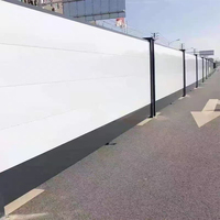 Vente en gros de panneaux sandwich en mousse pour chantier de construction Barrières anti-bruit temporaires Panneau coloré Clôture Planche collante Clôture à cadre en acier