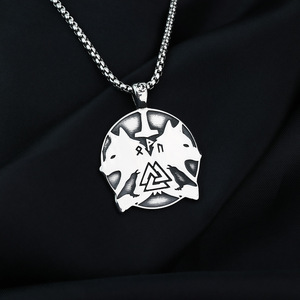 Yunnique – collier avec pendentif en acier inoxydable à double tête de loup Viking pour hommes, design animal géométrique, bijoux cadeau, accessoire de mode - Product Image 3