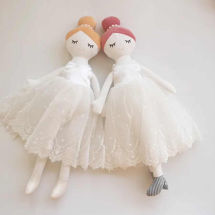 Yumuşak peluş bez bebek ile düğün elbisesi balerin kız bez bebek topuz doğum günü hediyesi oyuncaklar ile ikizler doğrudan fabrika