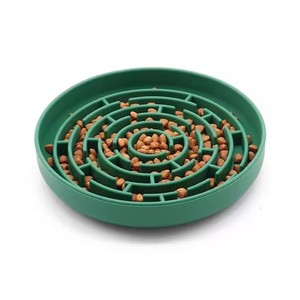 Gamelle pour chien écologique et étanche, style moderne, distributeur automatique portable en silicone pour chiens, motif uni, tapis à ventouse - Product Image 1