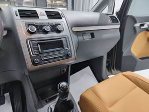 Volkswagen <span class=keywords><strong>Touran</strong></span> 1.4T SUV manuelle 5 places à traction avant avec toit ouvrant panoramique, cuir clair, <span class=keywords><strong>pneus</strong></span> R16, conduite à gauche, caméra arrière, modèle 2013 - Product Image 6