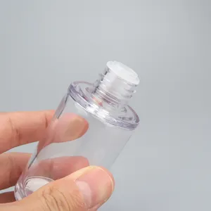 Bouteille d'emballage cosmétique vide transparente givrée à prix d'usine Pet Petg 30ml 60ml 100ml bouteille de Toner épaisse avec bouchon à vis en or brillant