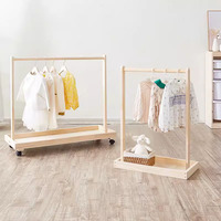 Natürliche Massivholz Kinder Kleidung Garderobe für Kinder Hängende Stoff Dress Up Frame Kinder Mantel Boden stehende Garderobe