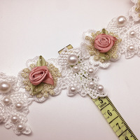 Vente en Gros Rose Polyester Avec Petite Fleur Rideau Accessoires Coiffe Or Fil Broderie Dentelle Garniture
